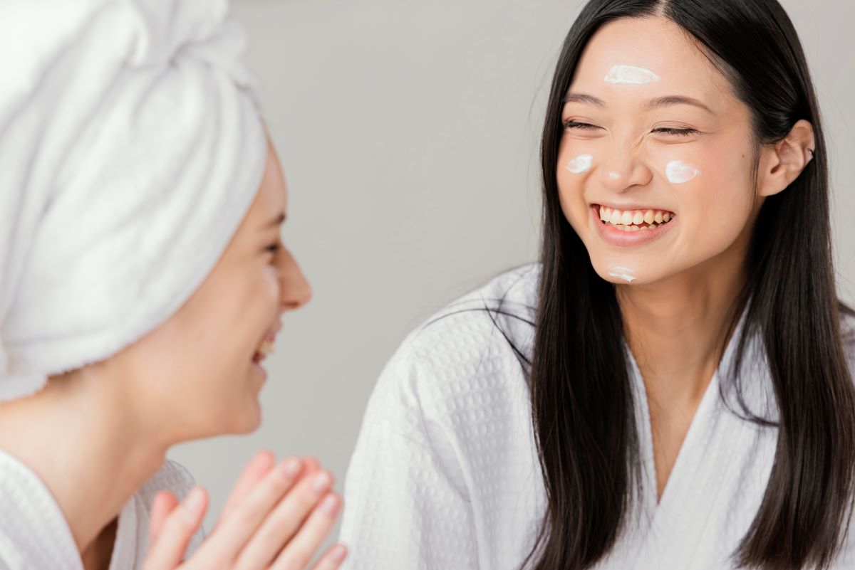BeautyGo美容管理系統的個性化促銷觸達方式，支援微信、短信及電子郵件，優化香港美容院客戶體驗。